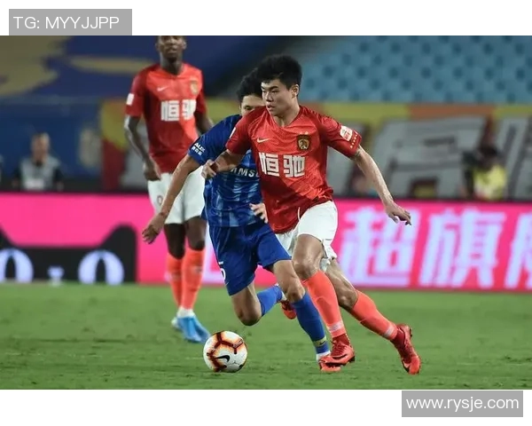 楚阿梅尼的崛起与挑战：年轻球员在国际足坛的奋斗与梦想